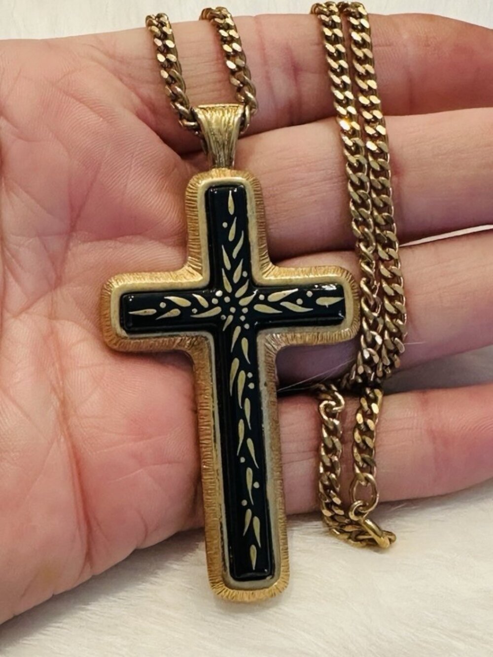 VTG Limited Edition 1978 Sarah Coventry Large Detailed Cross Necklace Unisex 22"